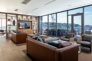 Fernseher, Stereoanlage