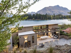 Exterior - Lakeside on Park Street by MajorDomo | Stunning Architectural Home Walking Distance from Central Queenstown with Spa Pool, Lake & Mountain Views (Queenstown)