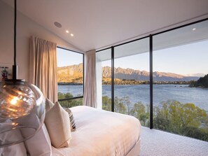 3 bedrooms, desk, iron/ironing board, WiFi - Lakeside on Park Street by MajorDomo | Stunning Architectural Home Walking Distance from Central Queenstown with Spa Pool, Lake & Mountain Views (Queenstown)