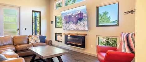 Smart TV, fireplace