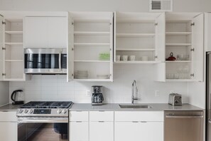 Fridge, microwave, oven, stovetop - Premium Glover Park 1BR w/ Rooftop & W/D, nr Georgetown, by Blueground (Washington, D.C.)