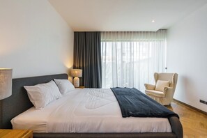 5 bedrooms, WiFi, bed sheets