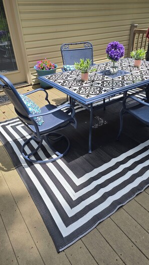 Outdoor dining - Shoffner Ridge Cozy The Brixton (McLeansville)
