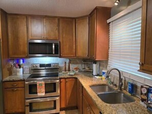 Fridge, microwave, oven, stovetop - Shoffner Ridge Cozy The Brixton (McLeansville)