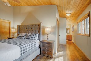 4 bedrooms, desk, free WiFi, bed sheets