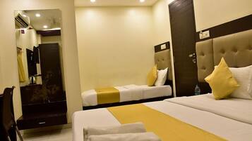 Deluxe Triple Room | In-room safe, iron/ironing board, free WiFi, bed sheets