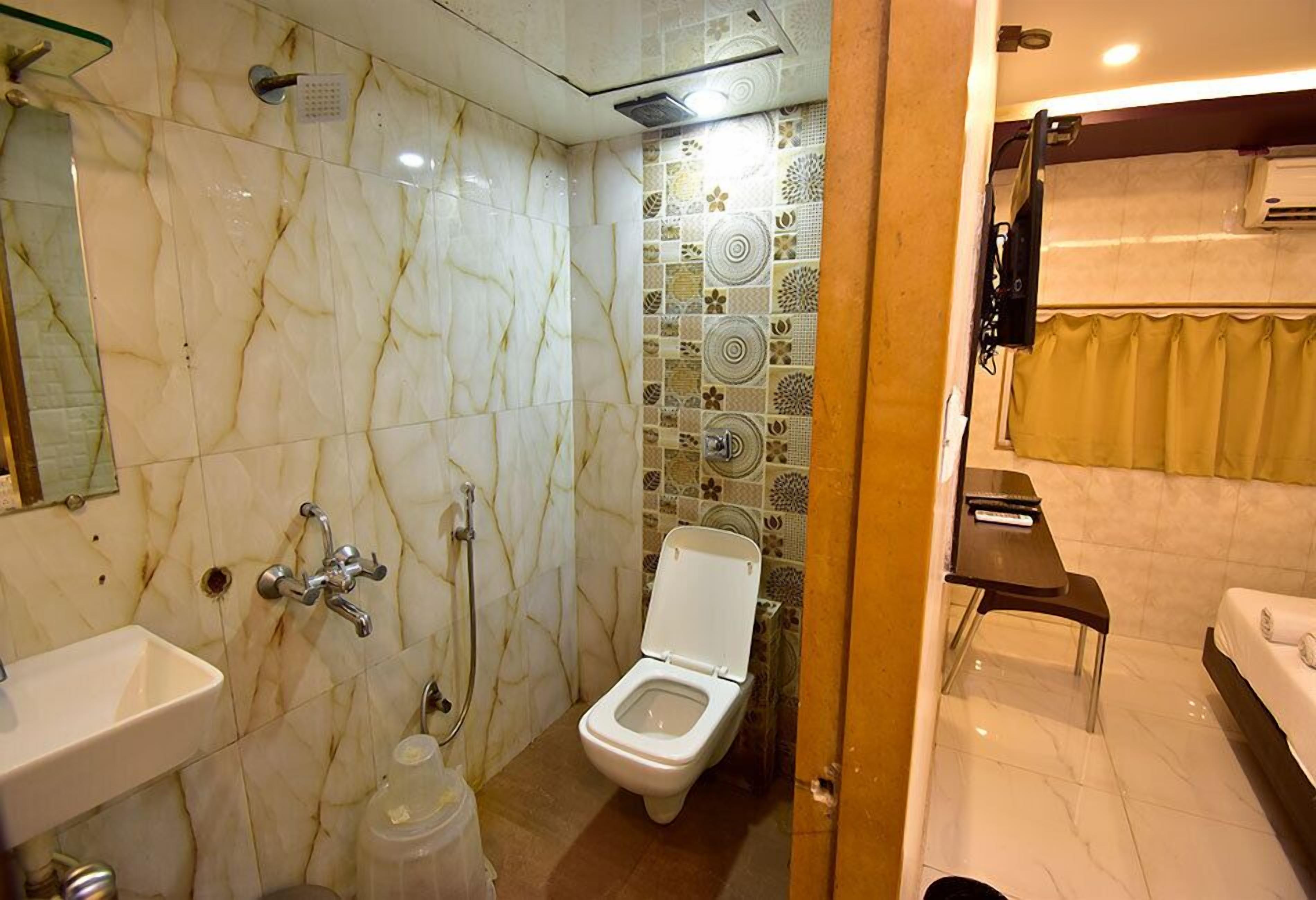 Shower, free toiletries, towels, soap