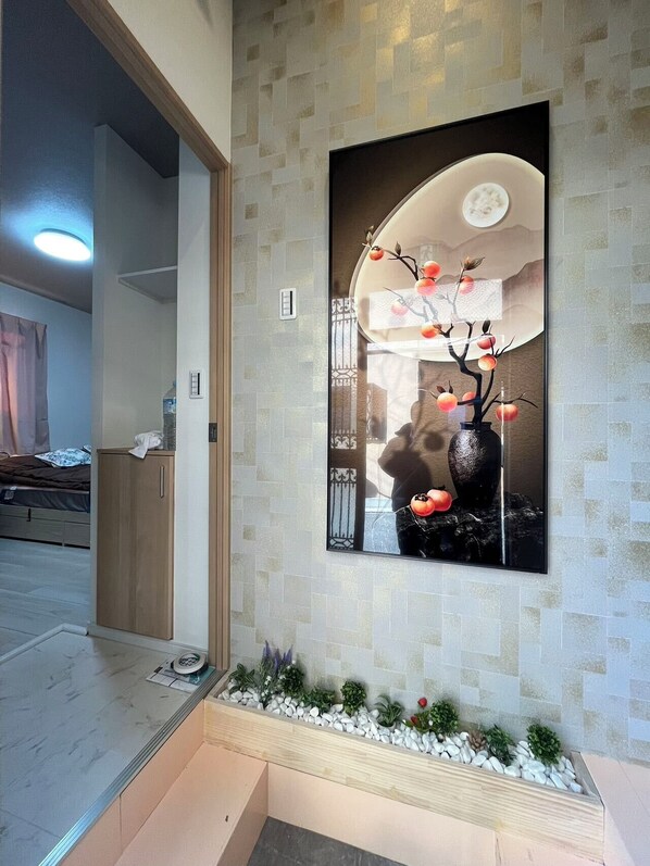 Interior entrance - sun seinibannkan 101 (Osaka)