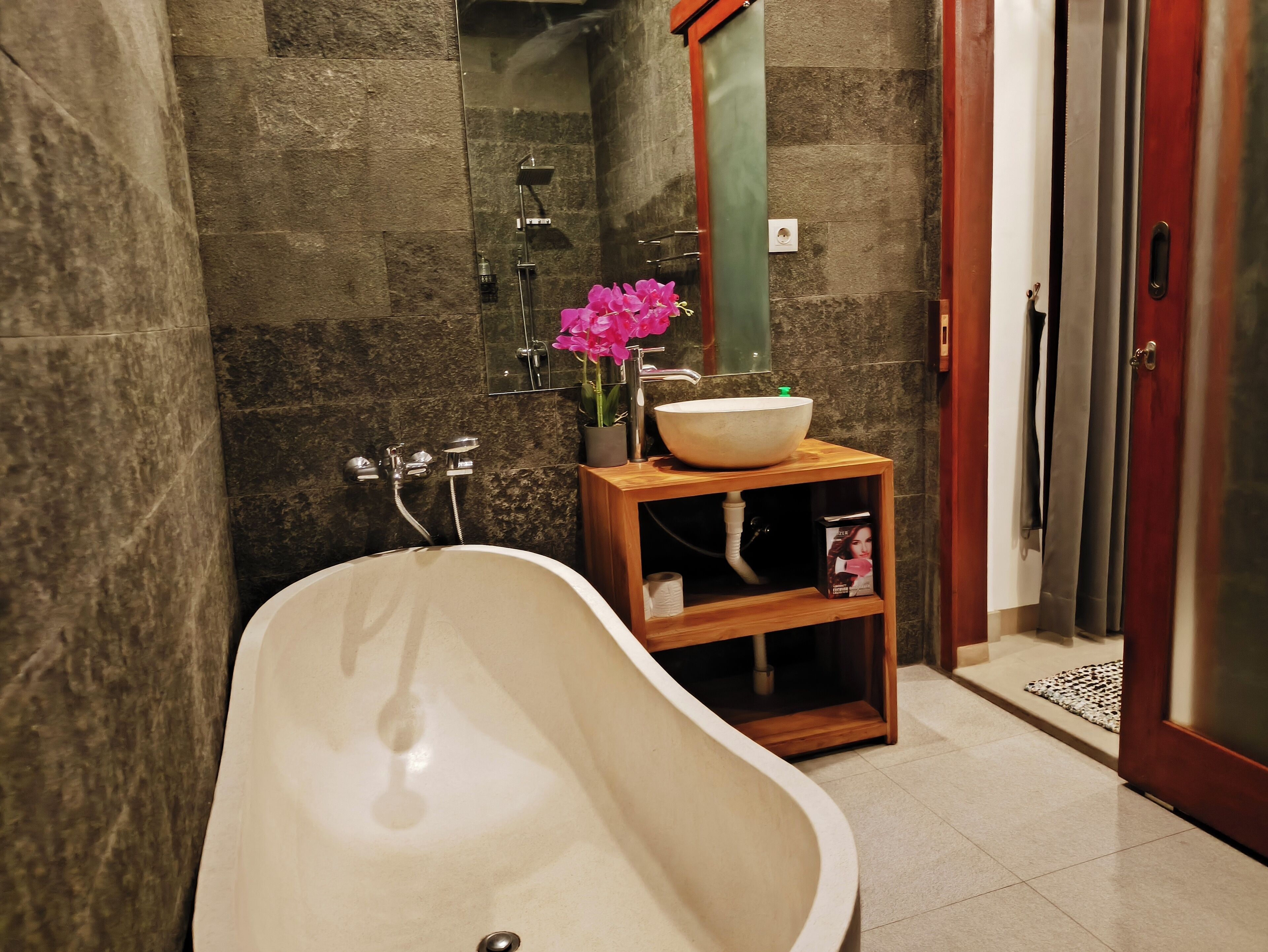 Habitación Deluxe doble, balcón, vistas a la ciudad | Baño
