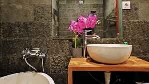 A bathroom with a white sink, a mirror, and a shower. - Roberto Suites Ubud View by EPS (Ubud)