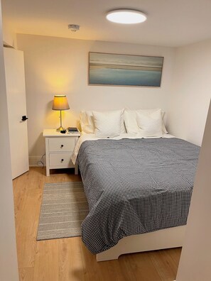 2 bedrooms, iron/ironing board, travel cot, free WiFi
