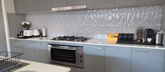 Hunter Valley escape- 5 mins to the local wine region and 10 mins to centre.
