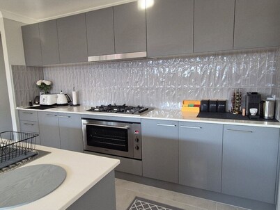 Hunter Valley escape- 5 mins to the local wine region and 10 mins to centre.