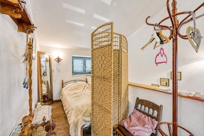 2 bedrooms, iron/ironing board, WiFi (free), bed sheets