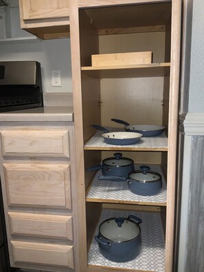 Fridge, oven, stovetop, dishwasher - Charming 2-bedroom house in amazing Fort Smith with AC, WiFi (Fort Smith)