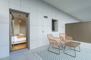 3 slaapkamers, een strijkplank/strijkijzer, internet, beddengoed