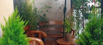 Reddoorz Hostel @ Faes Transient House