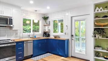 KĂŒhlschrank, Mikrowelle, Ofen, Herdplatte