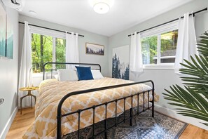 3 chambres, fer et planche à repasser, Wi-Fi, draps fournis