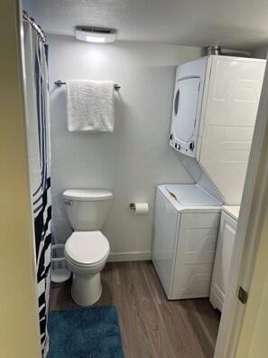 タオル、石鹸、シャンプー、トイレットペーパー