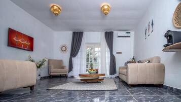 Comfort Studio Suite | In-room safe, individually decorated, individually furnished, desk