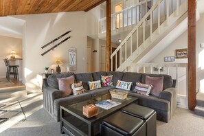 Smart TV, fireplace, books - Pet Friendly Getaway! Spacious Family Home, Private Hot Tub, Two Living Spaces, Extra Kitchenette (Avon)