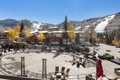Cozy & Convenient Intimate Getaway | Steps to the Vail Mountain and Village for Shopping & Dining