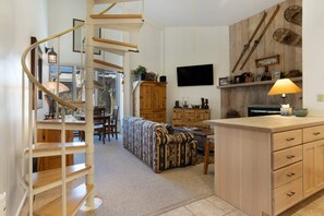 TV, peis og DVD-spiller