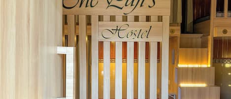 舒适宿舍, 阳台 | 办公桌、笔记本电脑工作区