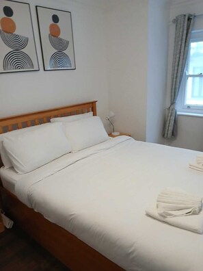 2 chambres, fer et planche à repasser, Wi-Fi, draps fournis