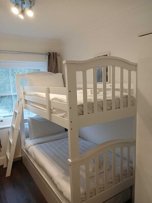 2 Schlafzimmer, Bügeleisen/Bügelbrett, WLAN, Bettwäsche
