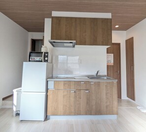 Basic Apartment, Non Smoking | Private kitchen | Fridge, microwave, stovetop, cookware/dishes/utensils - sun seinibannkan 201 (Osaka)