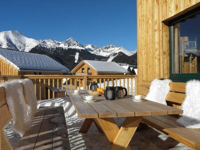 Beautiful chalet on the ski slopes with sauna