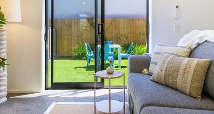 Central Chch Greek Island Vibe: 2bed townhouse