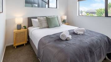 3 bedrooms, desk, iron/ironing board, free WiFi