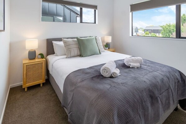 3 habitaciones, escritorio, tabla de planchar con plancha y wifi gratis 