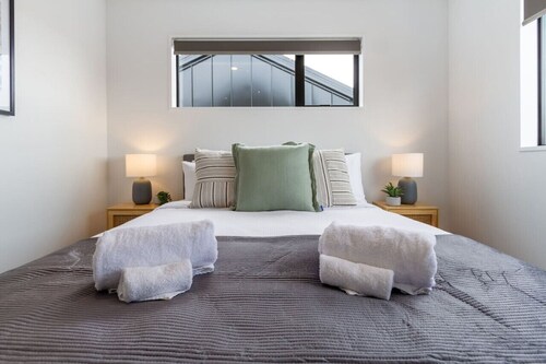 2BR Townhouse: Cosy, Close to City, Car Park