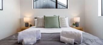 2BR Townhouse: Cosy, Close to City, Car Park