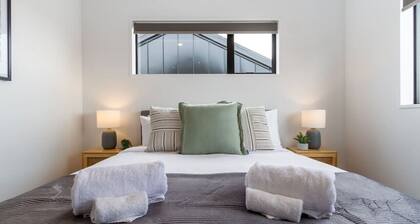 2BR Townhouse: Cosy, Close to City, Car Park