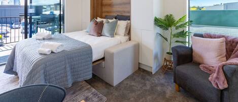 Fer et planche Ă repasser, accĂšs au Wi-Fi (inclus), literie fournie