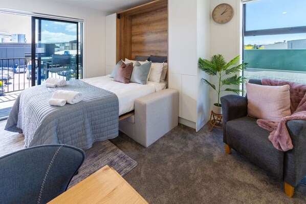 Iron/ironing board, free WiFi, bed sheets