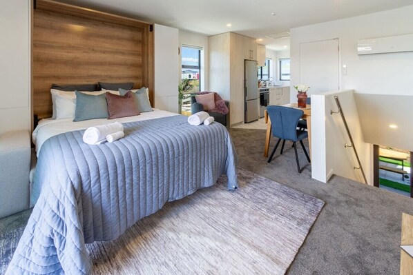 Iron/ironing board, free WiFi, bed sheets