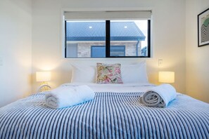 4 bedrooms, iron/ironing board, free WiFi, bed sheets