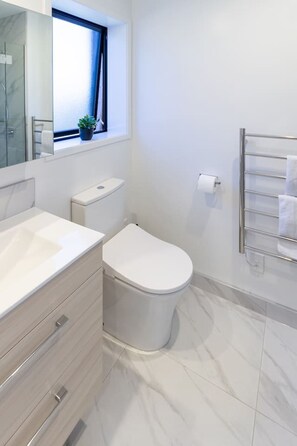Hair dryer, towels - Cityscape Studio: Explore Wilmer Living (Christchurch)