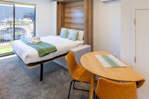 1 bedroom, iron/ironing board, free WiFi, bed sheets - Cityscape Studio: Explore Wilmer Living (Christchurch)