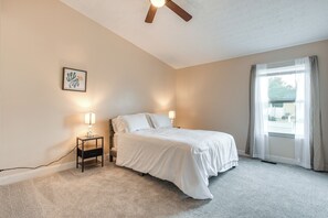 3 soverom, strykejern/-brett, reiseseng for barn og internettilgang