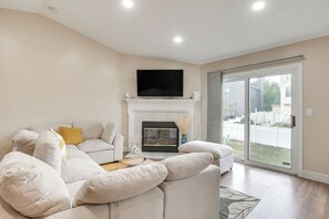 Televisión y chimenea