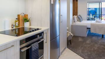 Coffee/tea maker, fridge, microwave, oven