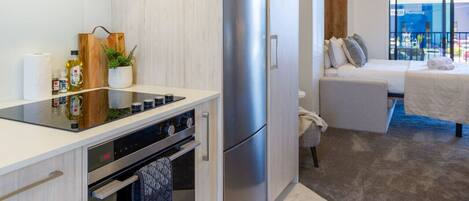 Frigorífic, microones, forn i placa de cuina