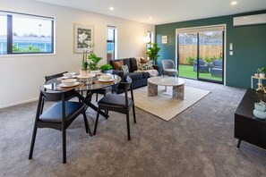 Smart TV - Serene Living: 2-bed w/ Carpark (Christchurch)